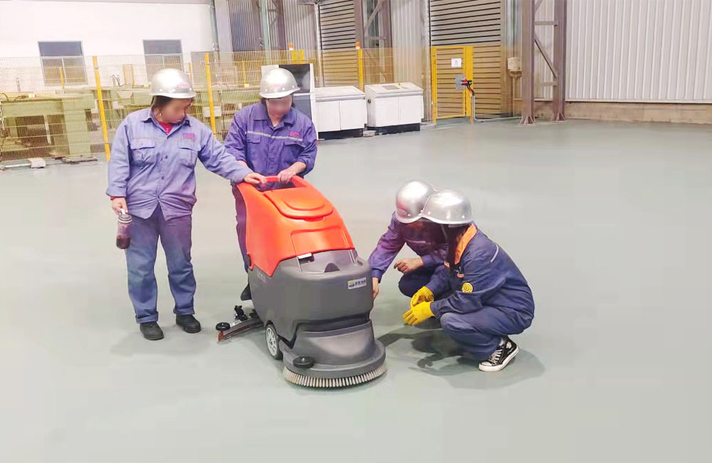 勝敏手推式洗地機現場操作