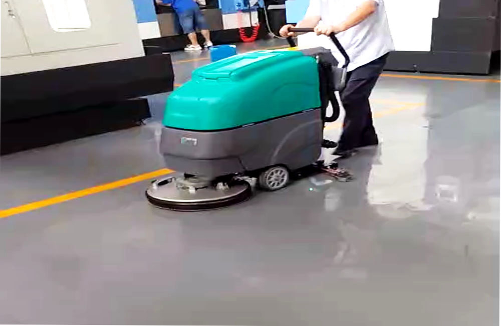 科力德手推式洗地機(jī)刷盤電機(jī)的更換方法